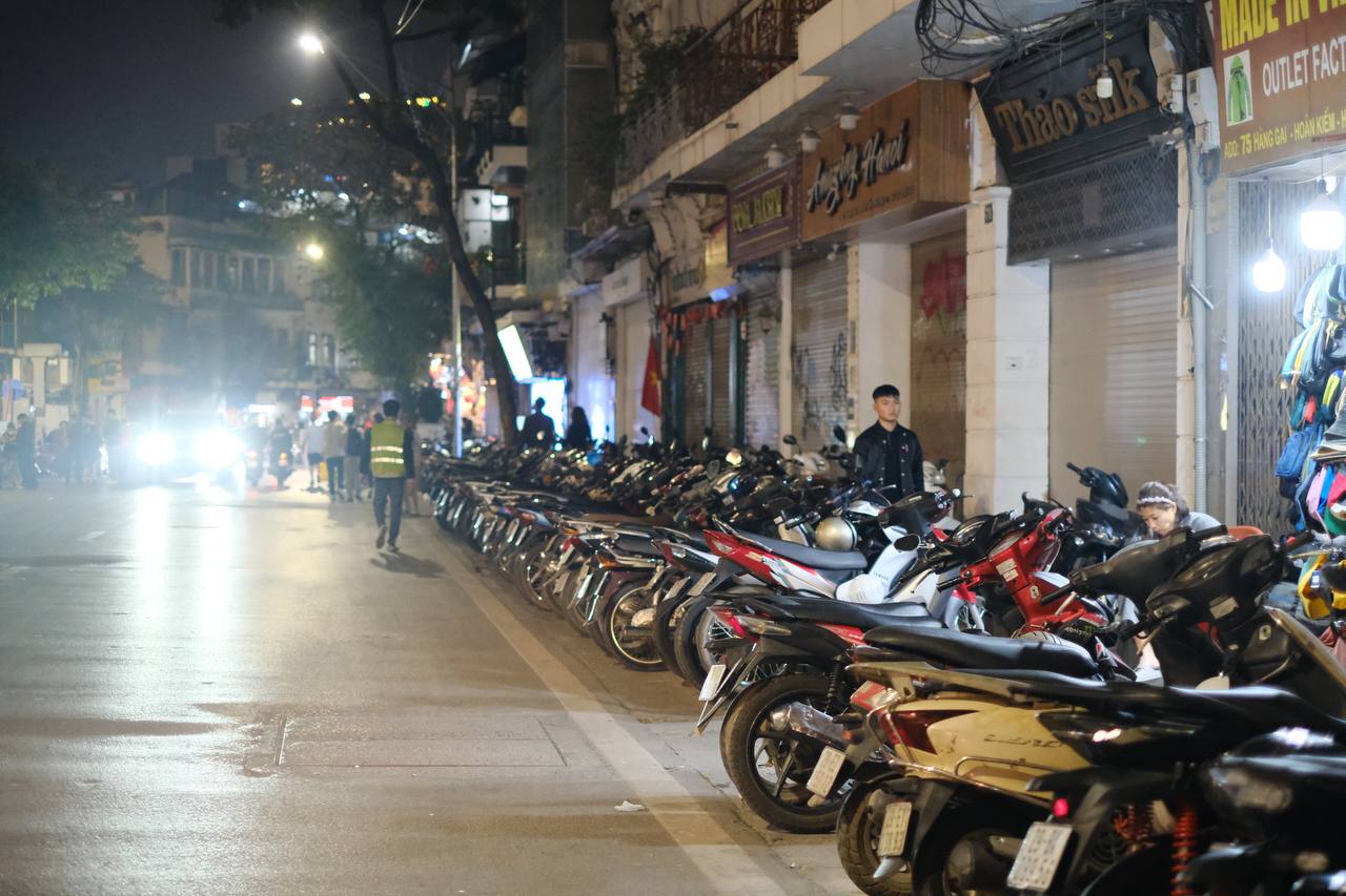 Pháo hoa rực rỡ trên bầu trời, chào đón năm mới 2026- Ảnh 11.