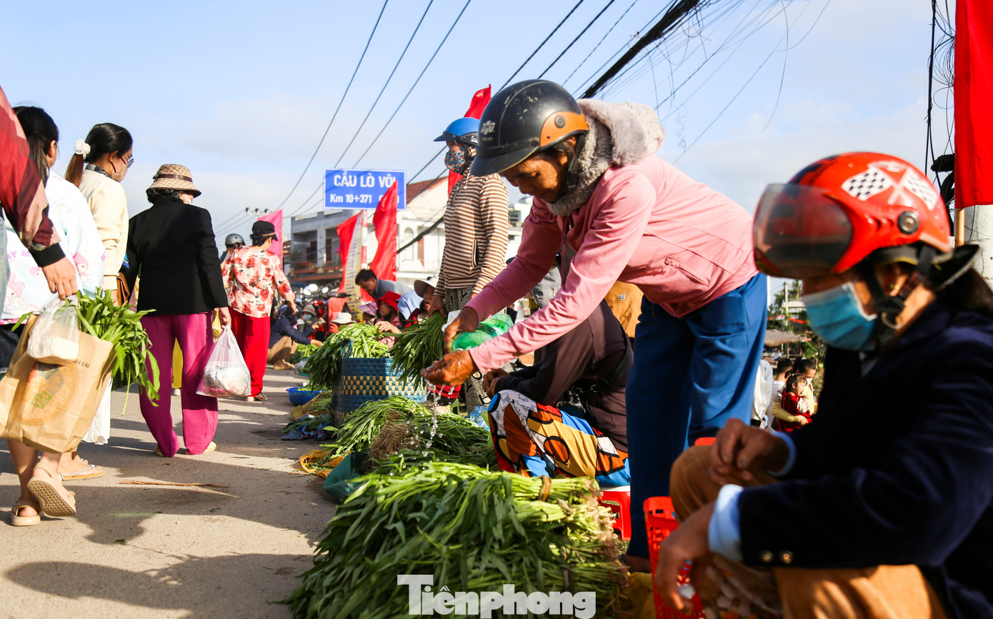 Phiên chợ Gò độc nhất ở Gia Lai ngày mùng 1 Tết 2026 - Ảnh 3.