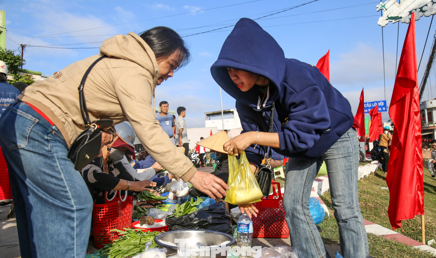 Phiên chợ Gò độc nhất ở Gia Lai ngày mùng 1 Tết 2026 - Ảnh 12.
