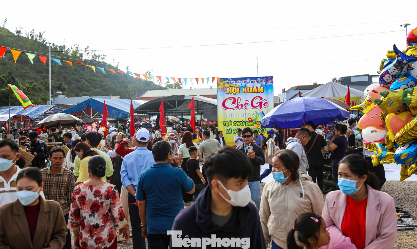 Phiên chợ Gò độc nhất ở Gia Lai ngày mùng 1 Tết 2026 - Ảnh 13.