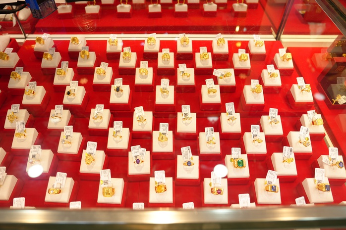 Giá vàng giảm mạnh mùng 1 Tết 2026: Thị trường kim lọai qúy biến động - Ảnh 2.