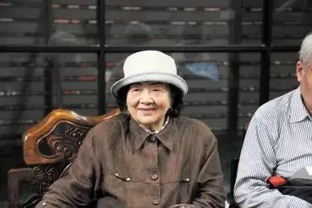 Phu nhân của một giáo sư Đại học Bắc Kinh qua đời ở tuổi 96, để lại một câu nói khiến nhiều người suy ngẫm- Ảnh 2.