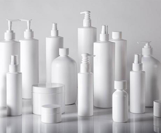 Bộ Y tế công bố 131 loại mỹ phẩm bị thu hồi trên toàn quốc - Ảnh 1.