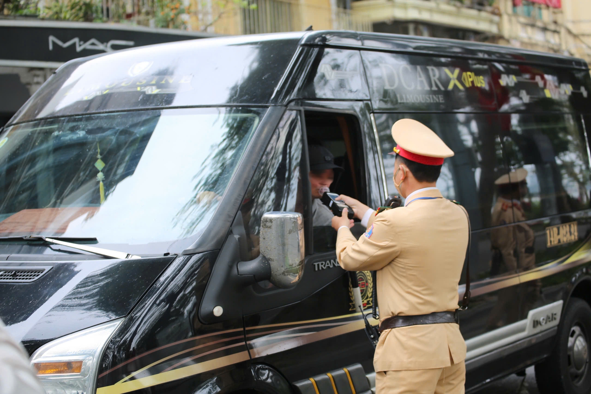 CSGT phát hiện hơn 2 . 800 Trường hợp vi phạm nồng độ cồn ngày mùng 2 Tết 2026 - Ảnh 1.