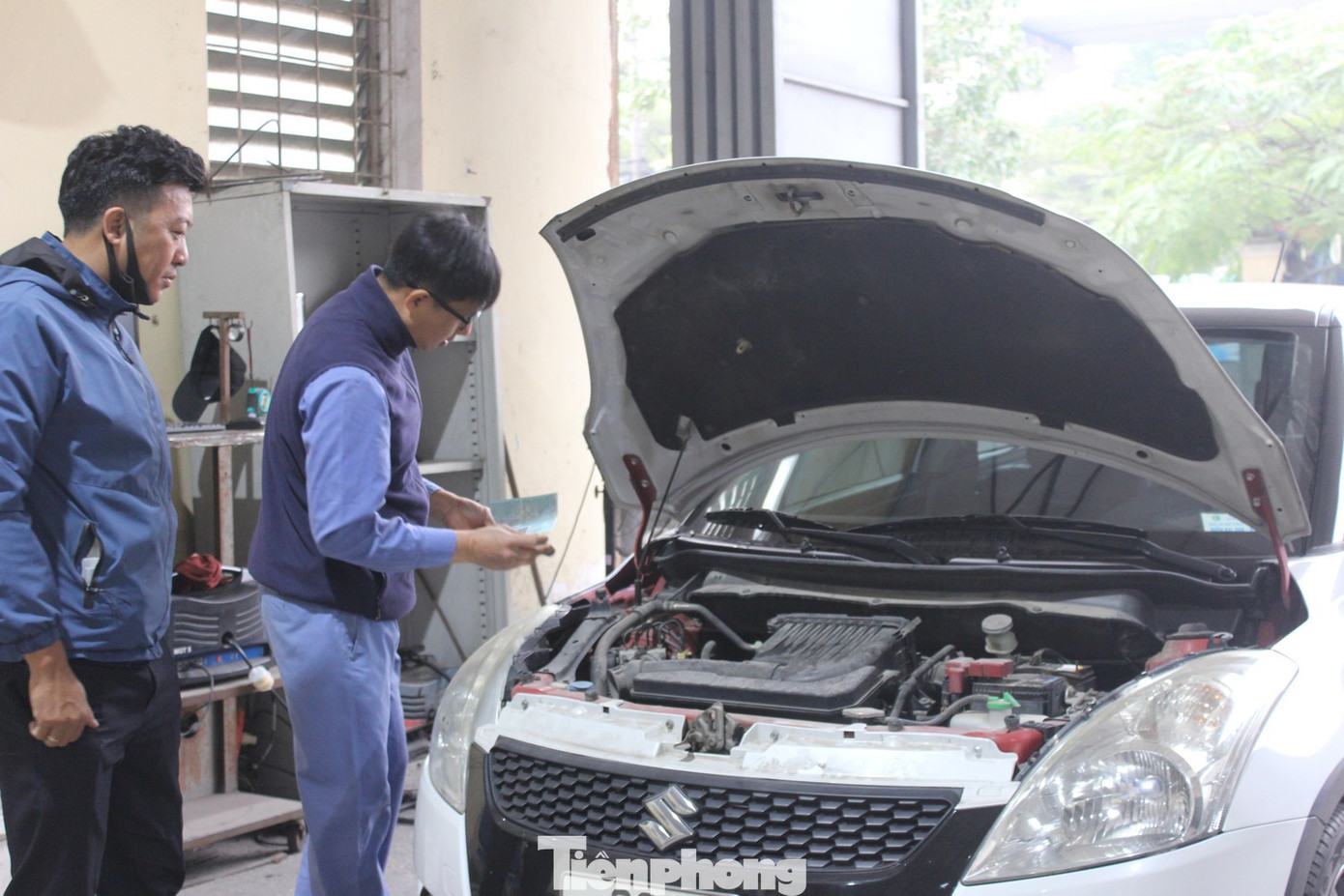 Siết kiểm định khí thải 2026: Chủ xe cần chuẩn bị gì để đạt tiêu chuẩn? - Ảnh 1. Siết kiểm định khí thải 2026: Chủ xe cần chuẩn bị gì để đạt tiêu chuẩn? - Ảnh 1.