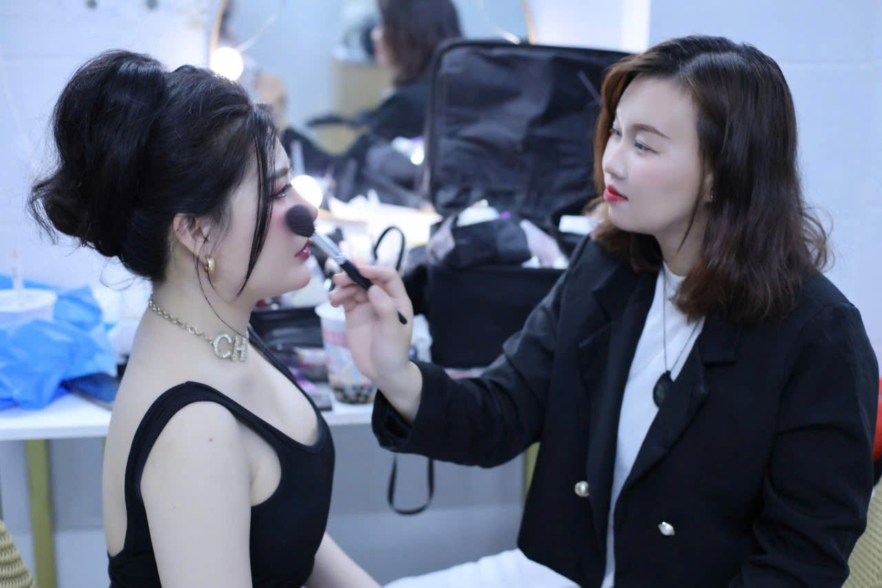 Những việc làm "hốt bạc" ngày Tết ở TPHCM - Ảnh 1.