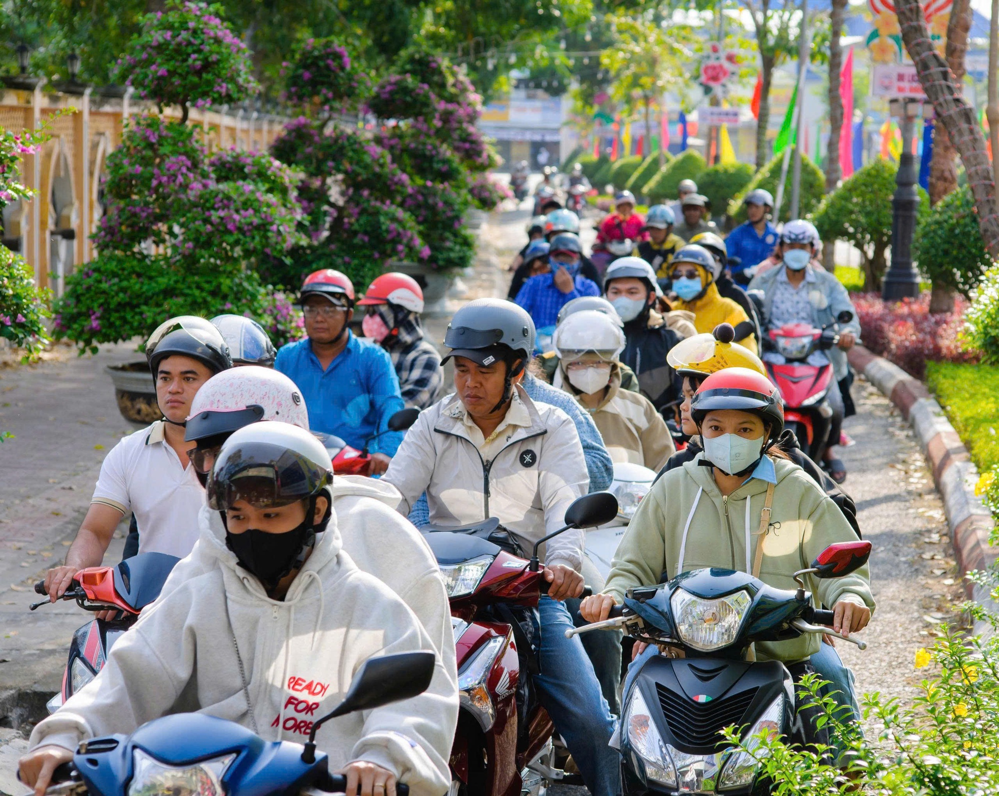 Khách du Xuân vùng Bảy Núi và Phú Quốc bất ngờ tăng cao trong 3 ngày Tết - Ảnh 2.