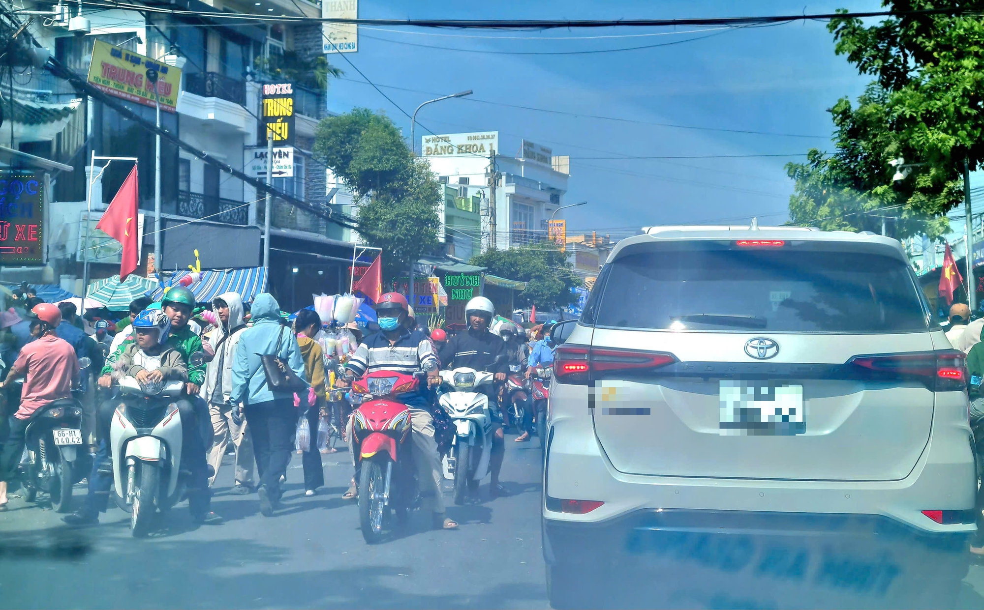 Khách du Xuân vùng Bảy Núi và Phú Quốc bất ngờ tăng cao trong 3 ngày Tết - Ảnh 5.