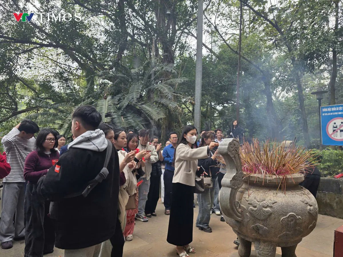 Phú Thọ: Ba vạn du khách hành hương về dâng hương Đền Hùng đầu năm Bính Ngọ - Ảnh 2.