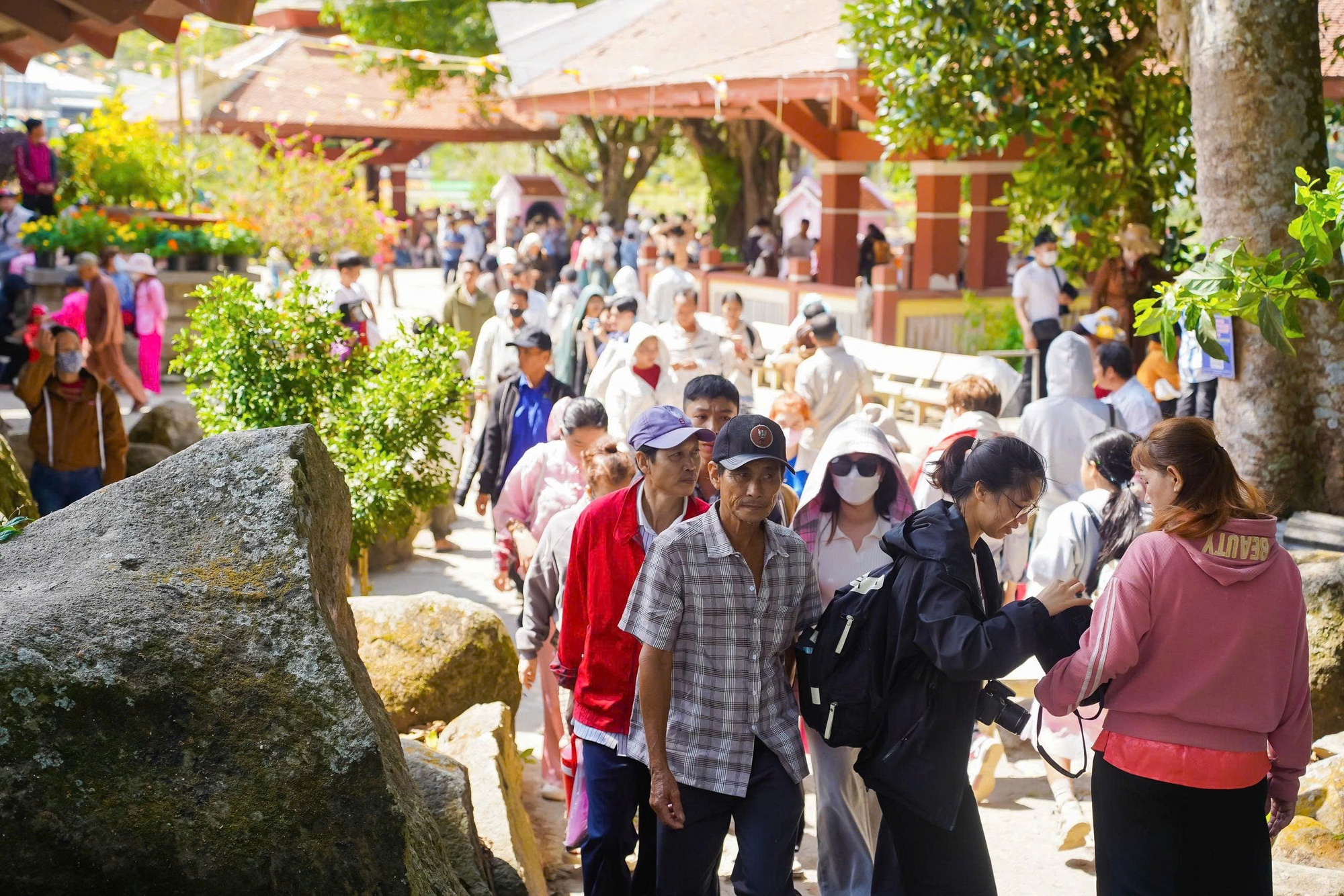 Khách du Xuân vùng Bảy Núi và Phú Quốc bất ngờ tăng cao trong 3 ngày Tết - Ảnh 8.