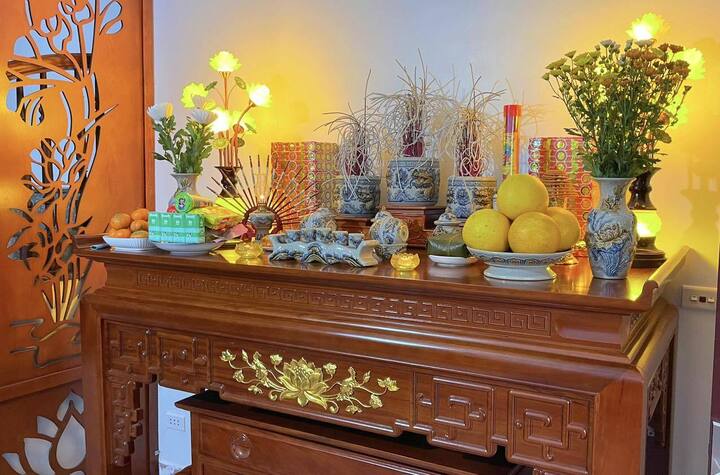 Những điều kiêng kỵ khi vệ sinh bàn thờ cuối năm để giữ trang nghiêm - Ảnh 1.