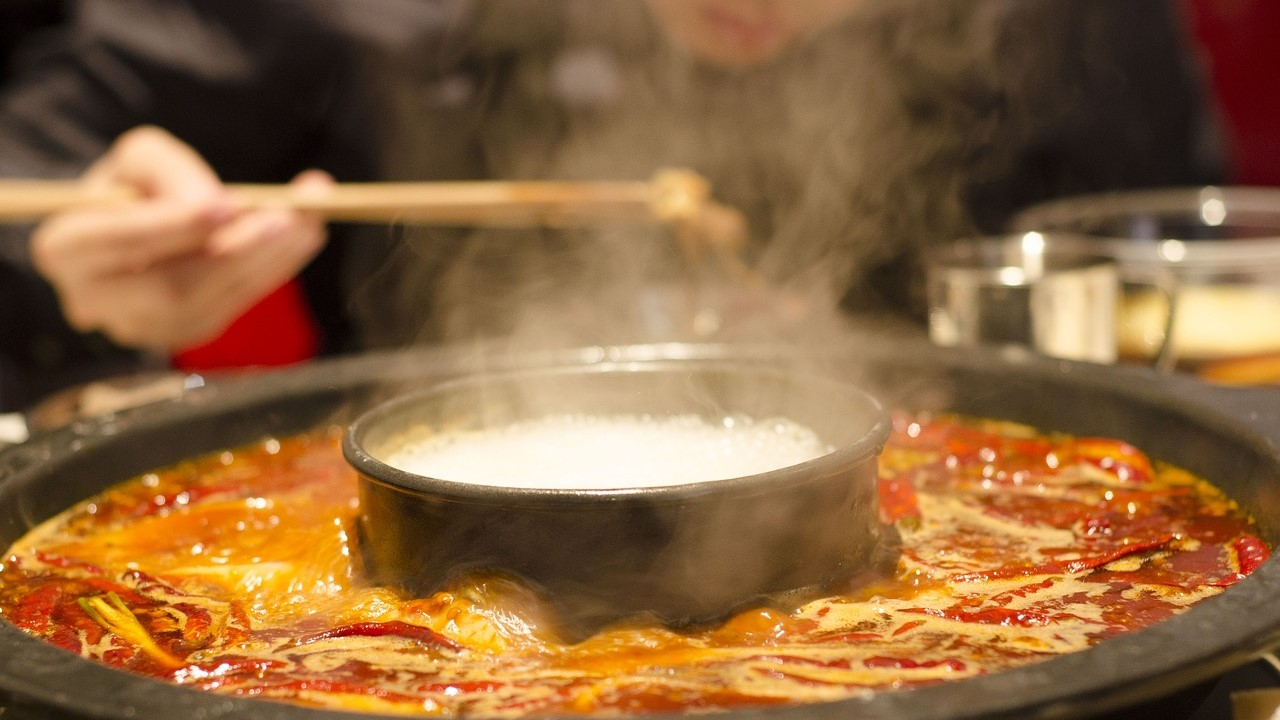 Mắc 2 loại ung thư trong 3 năm, người đàn ông ân hận: "Giá như tôi tránh xa 5 thói quen ăn uống này sớm hơn!"- Ảnh 1.