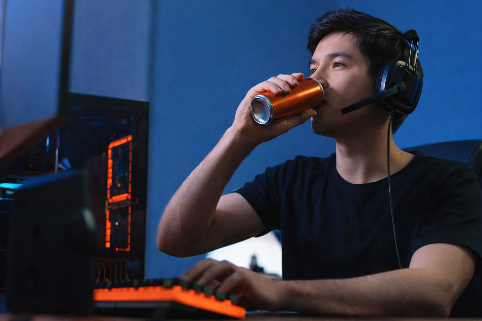 Ai nên tránh nước tăng lực và làm sao để uống 1 cách lành mạnh? Bác sĩ giải thích- Ảnh 1.