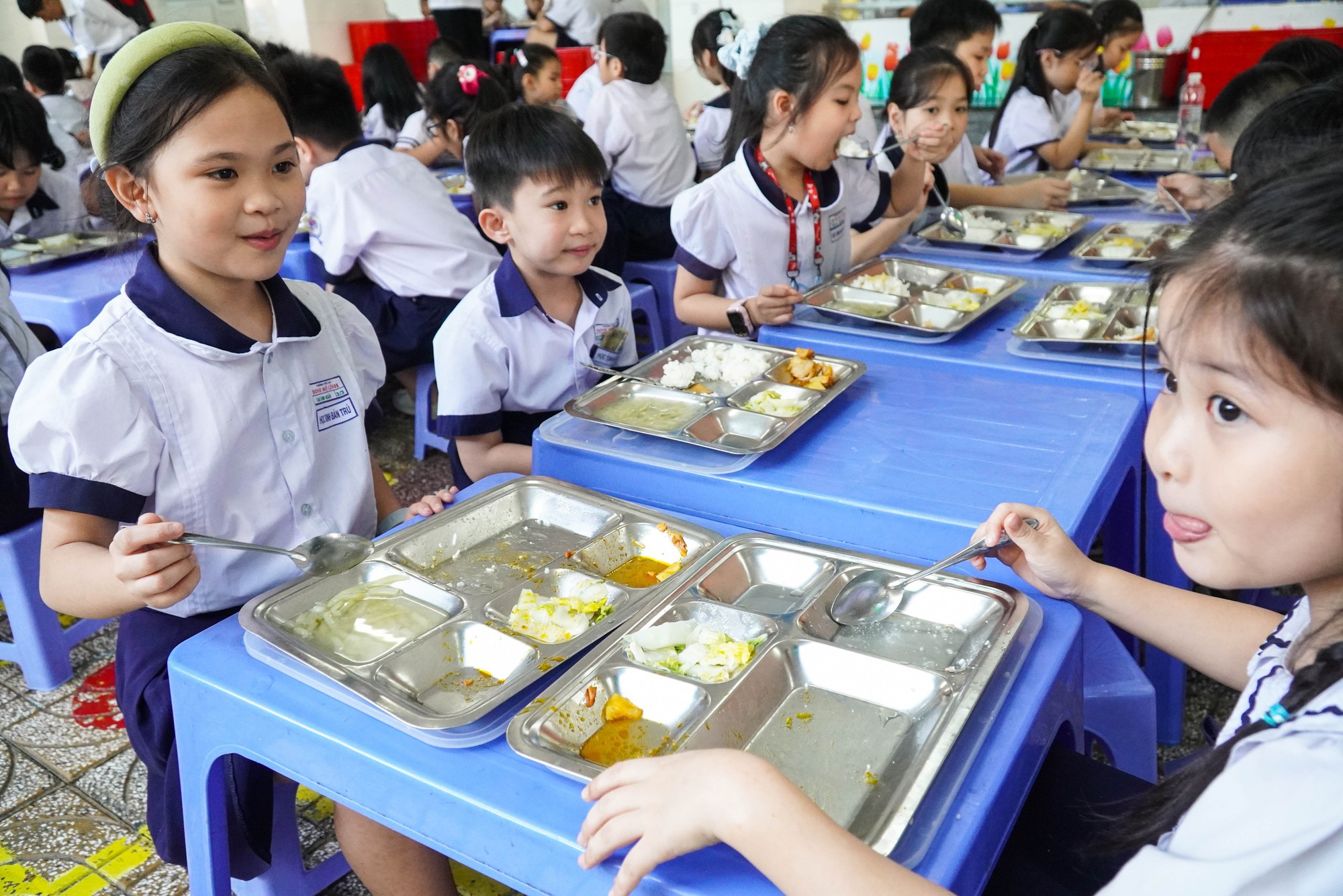Trường Tiểu học Đinh Bộ Lĩnh tổ chức bữa ăn bán trú trở lại sau vụ Sago Food - Ảnh 8.
