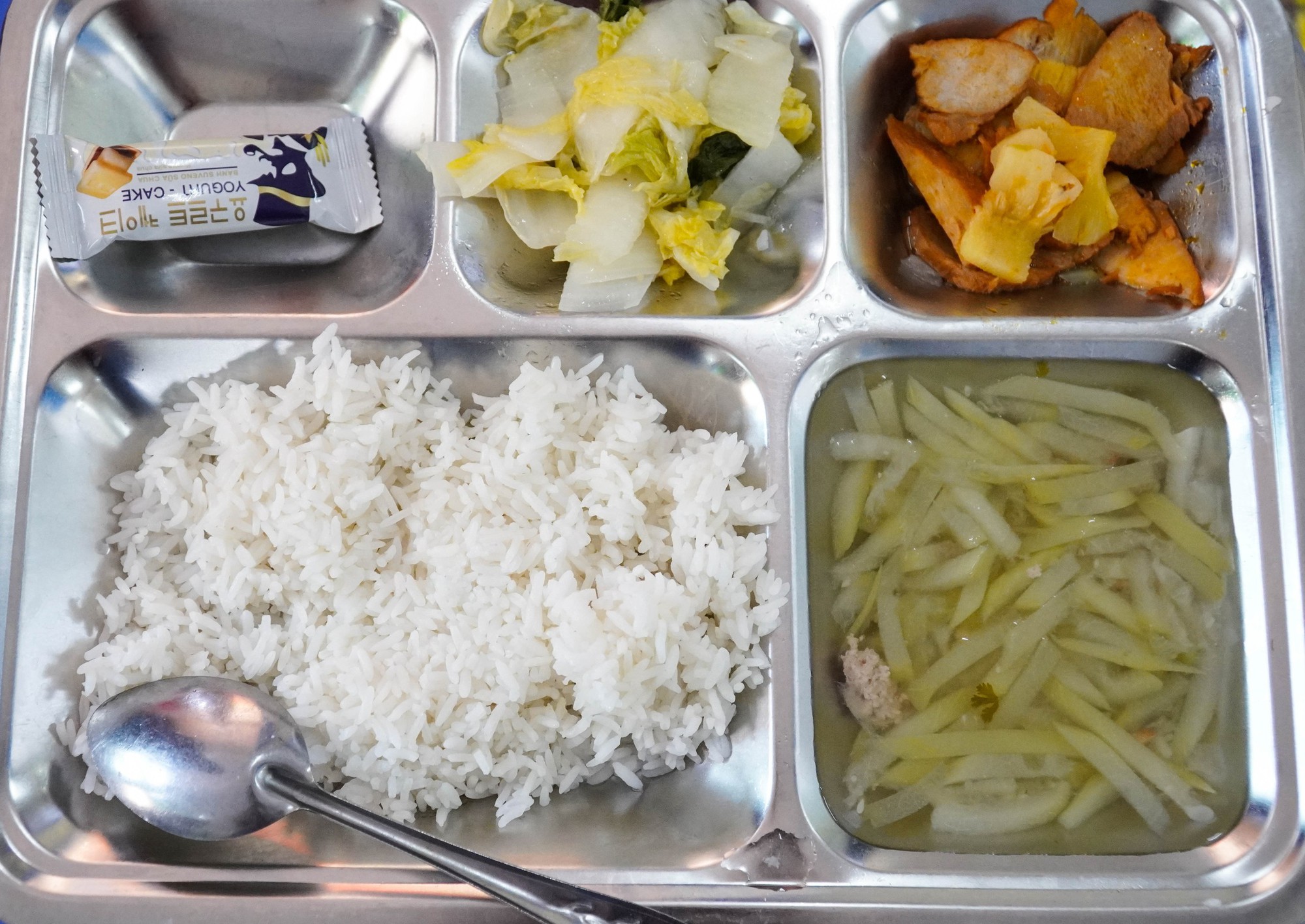 Trường Tiểu học Đinh Bộ Lĩnh tổ chức bữa ăn bán trú trở lại sau vụ Sago Food - Ảnh 11.