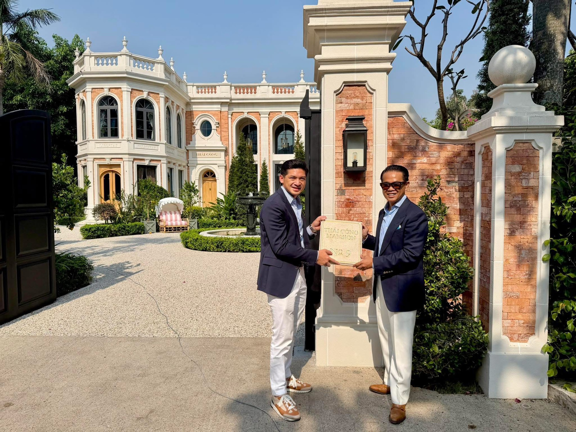 Biệt thự triệu đô của NTK Thái Công: Không gian sống tinh tế và sâu sắc - Ảnh 1.