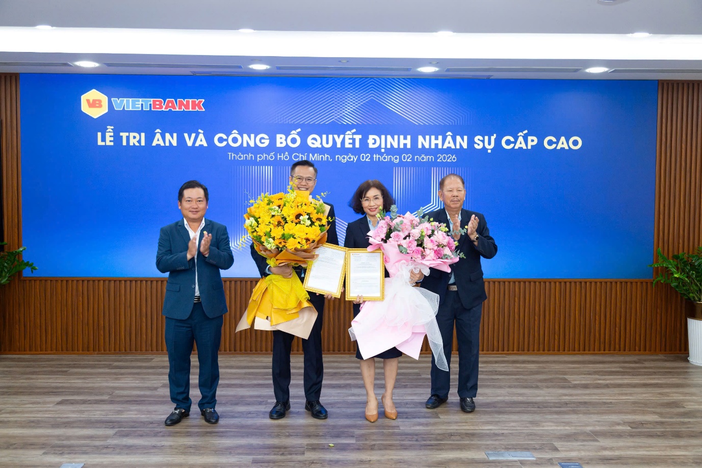 Vietbank tri ân và kiện toàn bộ máy nhân sự cấp cao - Ảnh 2. Vietbank tri ân và kiện toàn bộ máy nhân sự cấp cao - Ảnh 2.