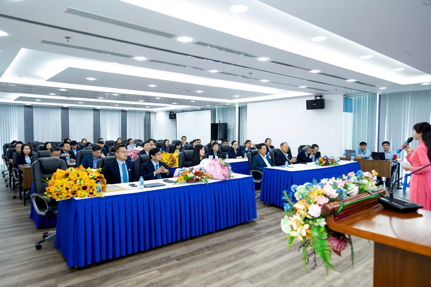 Vietbank tri ân và kiện toàn bộ máy nhân sự cấp cao - Ảnh 5. Vietbank tri ân và kiện toàn bộ máy nhân sự cấp cao - Ảnh 5.