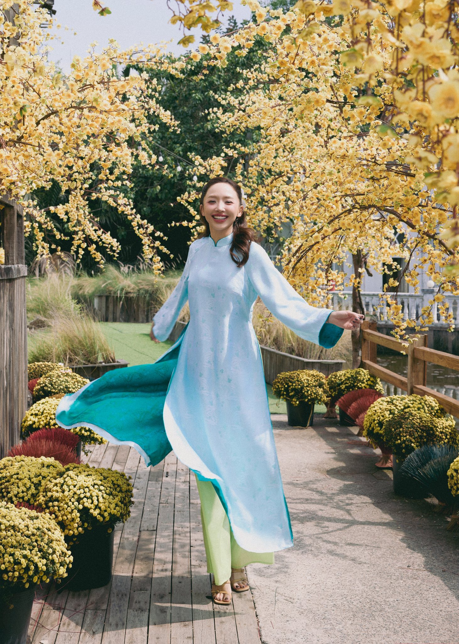 Tóc Tiên sang Mỹ đón Tết cùng gia đình - Ảnh 4.