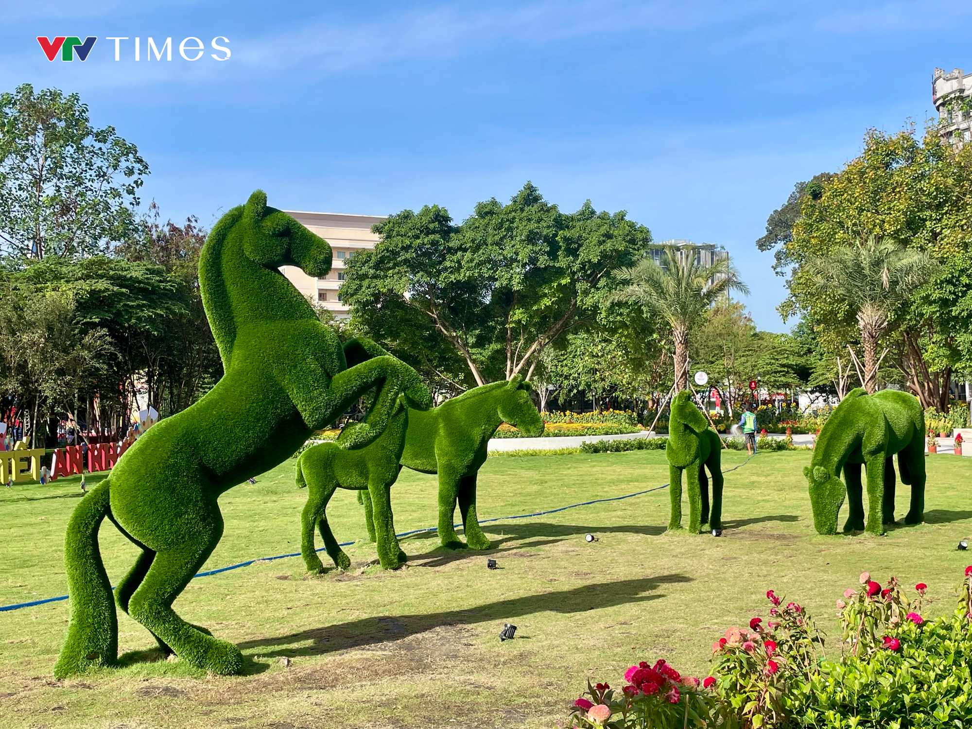 Du xuân ở những "khu đất vàng"- Ảnh 1.