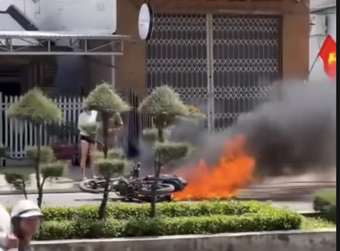 Khánh Hòa: Bắt đối tượng chống đối CSGT rồi đốt xe - Ảnh 2.