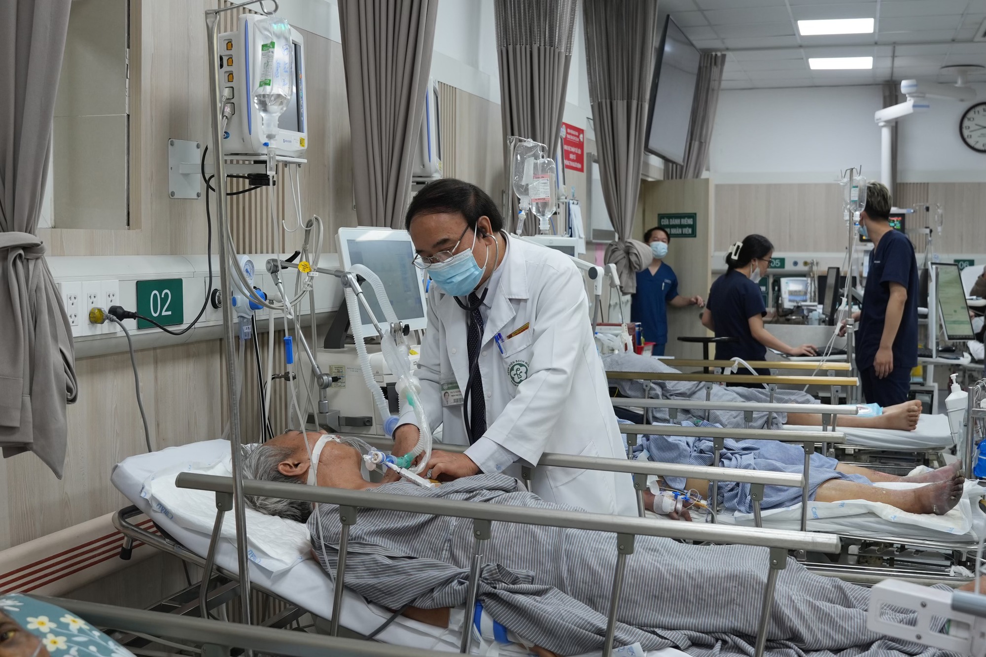 Hai bệnh viện tuyến cuối căng mình cấp cứu dịp Tết - Ảnh 7.