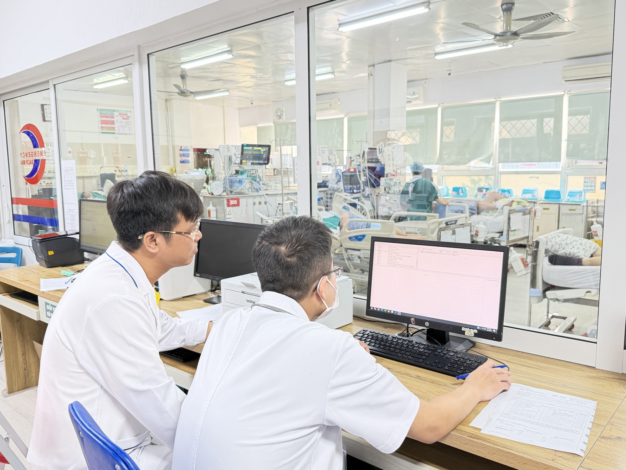 Hai bệnh viện tuyến cuối căng mình cấp cứu dịp Tết - Ảnh 5.