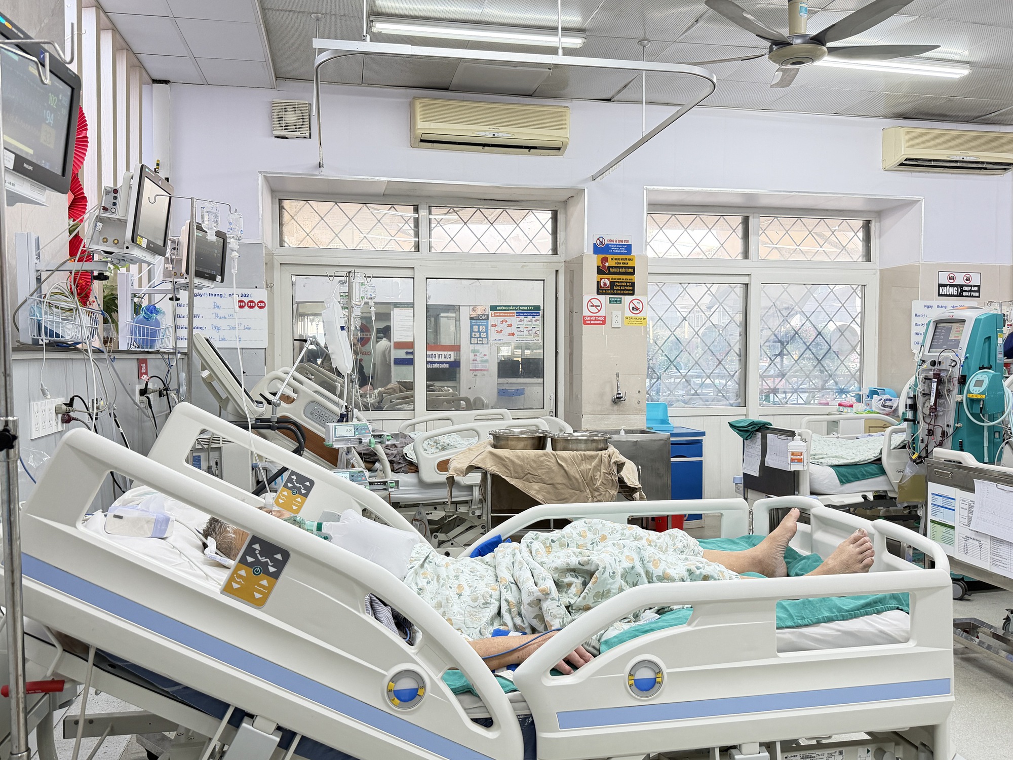 Hai bệnh viện tuyến cuối căng mình cấp cứu dịp Tết - Ảnh 6.