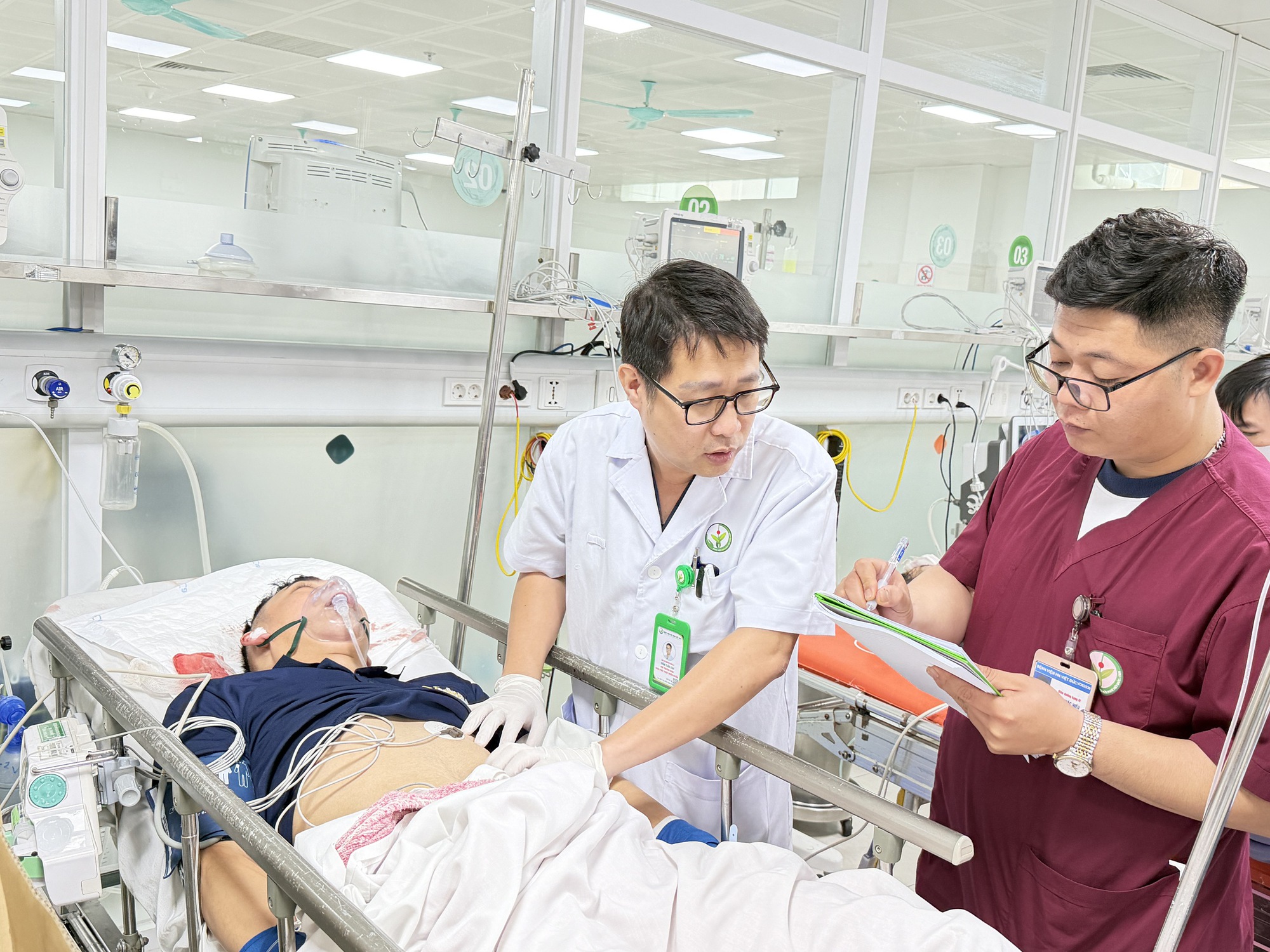 Hai bệnh viện tuyến cuối căng mình cấp cứu dịp Tết - Ảnh 8.