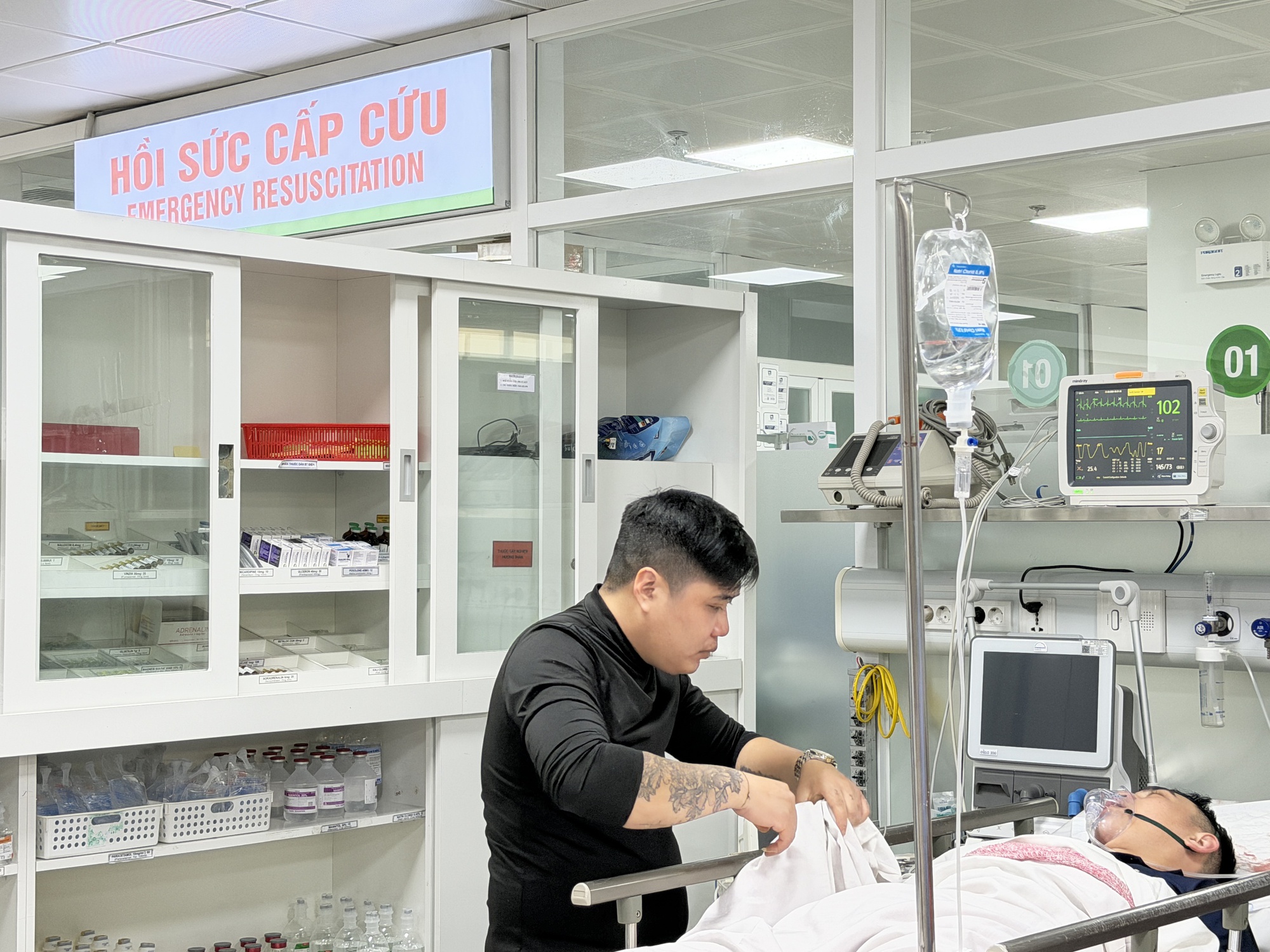 Hai bệnh viện tuyến cuối căng mình cấp cứu dịp Tết - Ảnh 10.