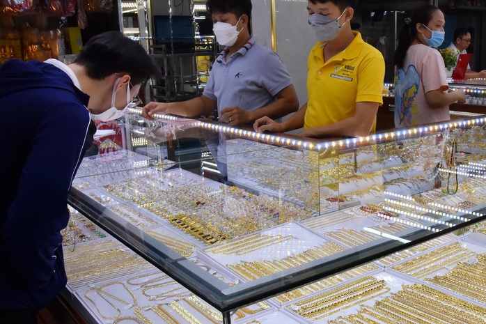 Giá vàng hôm nay 21-2: Vàng thế giới tăng 107 USD - Ảnh 1.