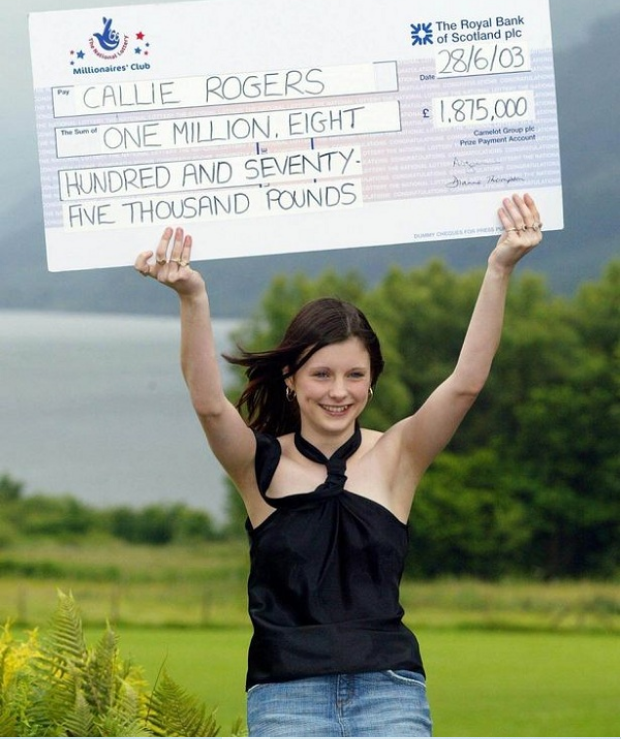 Trúng hơn 50 tỷ đồng khi mới 16 tuổi: Tấm vé số đưa cô gái trẻ rơi thẳng vào địa ngục trần gian - Ảnh 1.