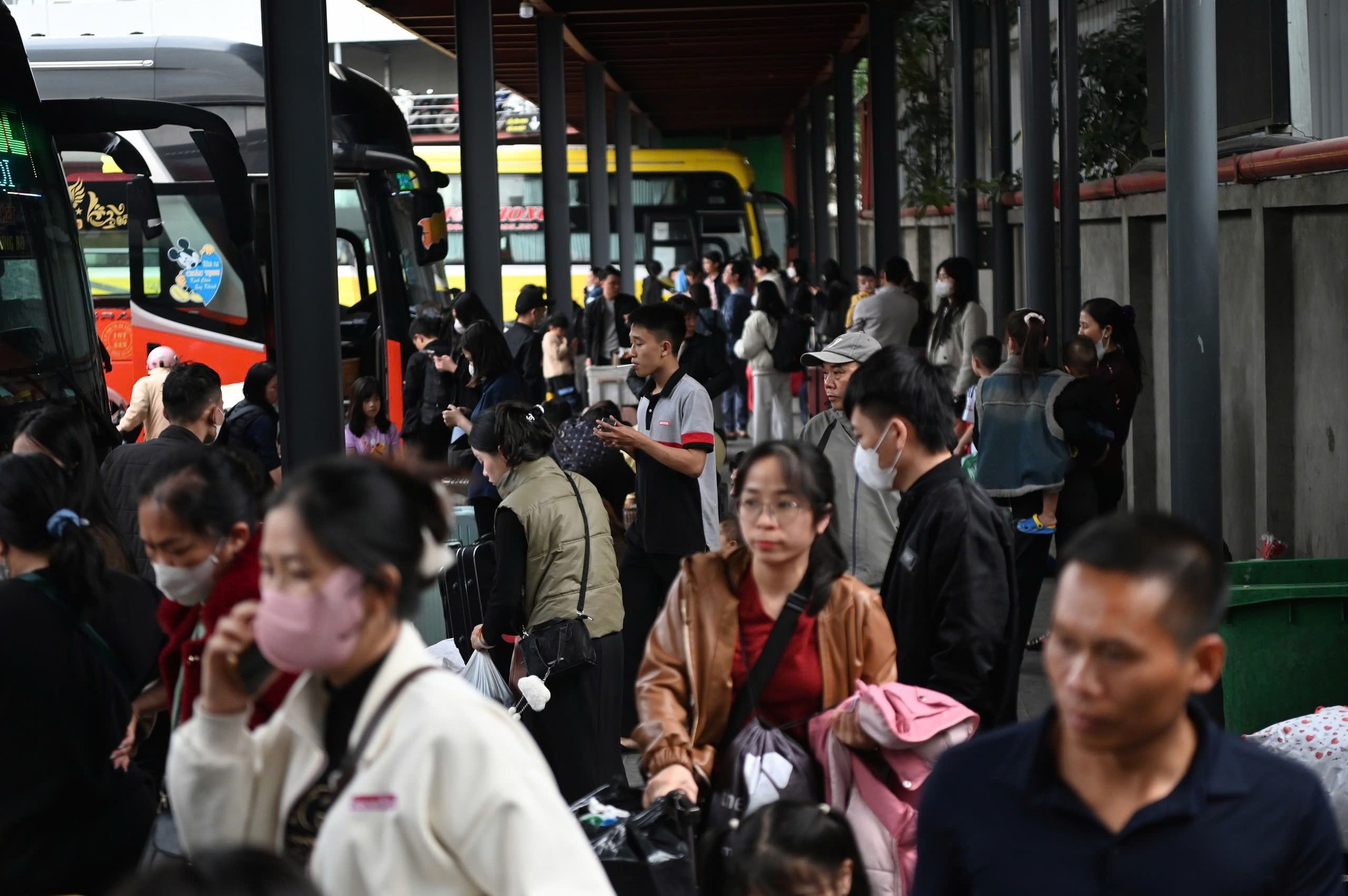 Chưa hết kỳ nghỉ Tết, dòng xe nối dài chờ vào Hà Nội- Ảnh 5.