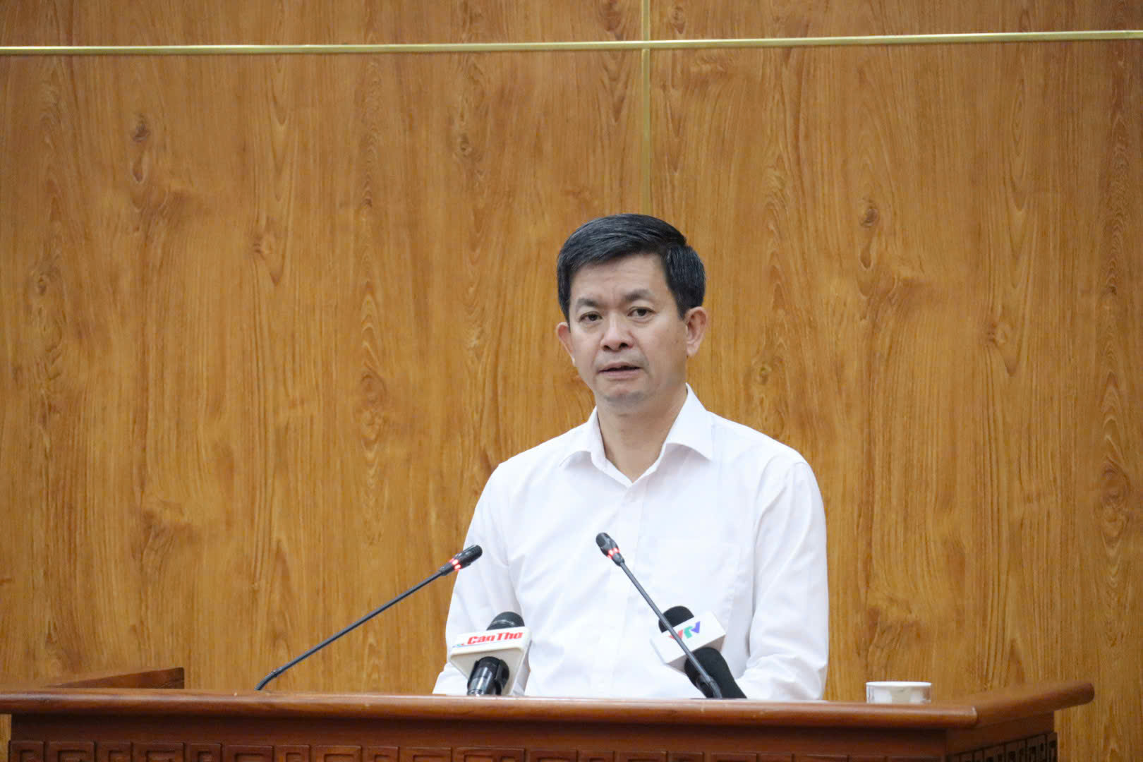 Bí thư Thành ủy Cần Thơ yêu cầu không để tình trạng ăn Tết kéo dài năm 2026 - Ảnh 1. Bí thư Thành ủy Cần Thơ yêu cầu không để tình trạng ăn Tết kéo dài năm 2026 - Ảnh 1.