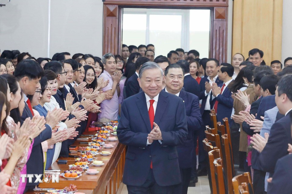 Tổng Bí thư Tô Lâm kêu gọi cán bộ nỗ lực phục hồi công việc , thúc đẩy kinh tế vĩ mô 2026 - Ảnh 1. Tổng Bí thư Tô Lâm kêu gọi cán bộ nỗ lực phục hồi công việc , thúc đẩy kinh tế vĩ mô 2026 - Ảnh 1.