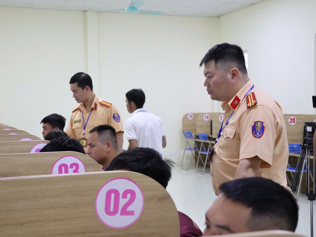 Hà Nội thông báo kiểm tra phục hồi điểm giấy phép lái xe tháng 2 năm 2026 - Ảnh 1. Hà Nội thông báo kiểm tra phục hồi điểm giấy phép lái xe tháng 2 năm 2026 - Ảnh 1.