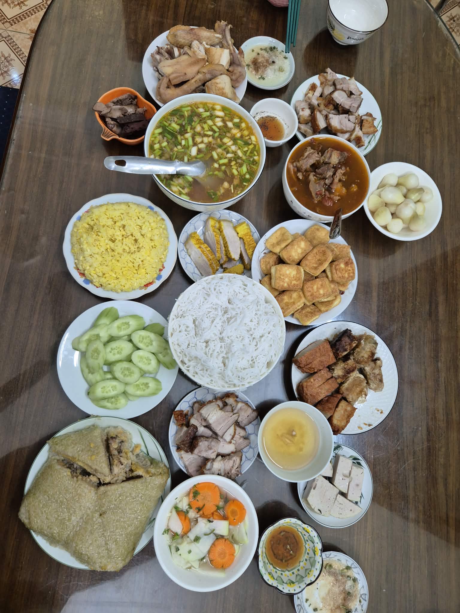 Mùng 7, đồng nghiệp lên văn phòng làm việc, còn mình vẫn đang đi chơi: "Chẳng có gì là 'tội lỗi'..." - Ảnh 4.