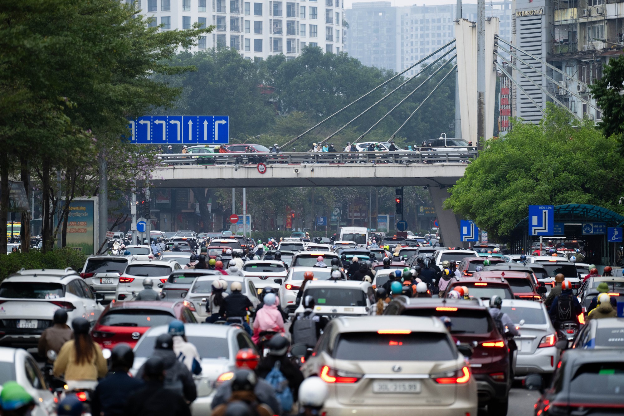 Ùn tắc giao thông Hà Nội ngày đầu năm mới 2026: Dân công sở trở lại làm việc - Ảnh 5.