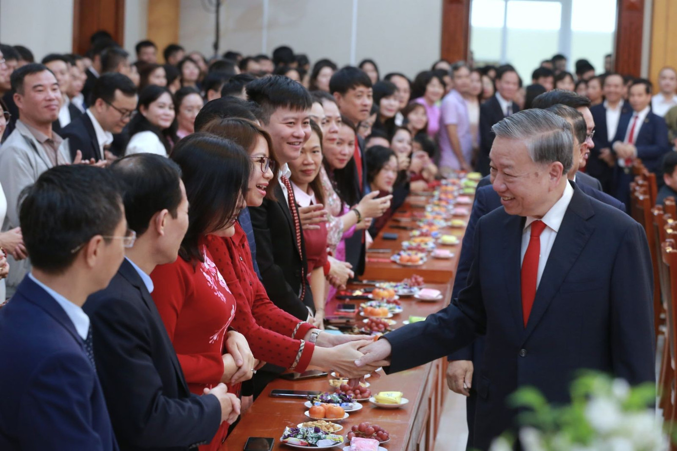 Tổng Bí thư Tô Lâm kêu gọi cán bộ nỗ lực phục hồi công việc , thúc đẩy kinh tế vĩ mô 2026 - Ảnh 3. Tổng Bí thư Tô Lâm kêu gọi cán bộ nỗ lực phục hồi công việc , thúc đẩy kinh tế vĩ mô 2026 - Ảnh 3.