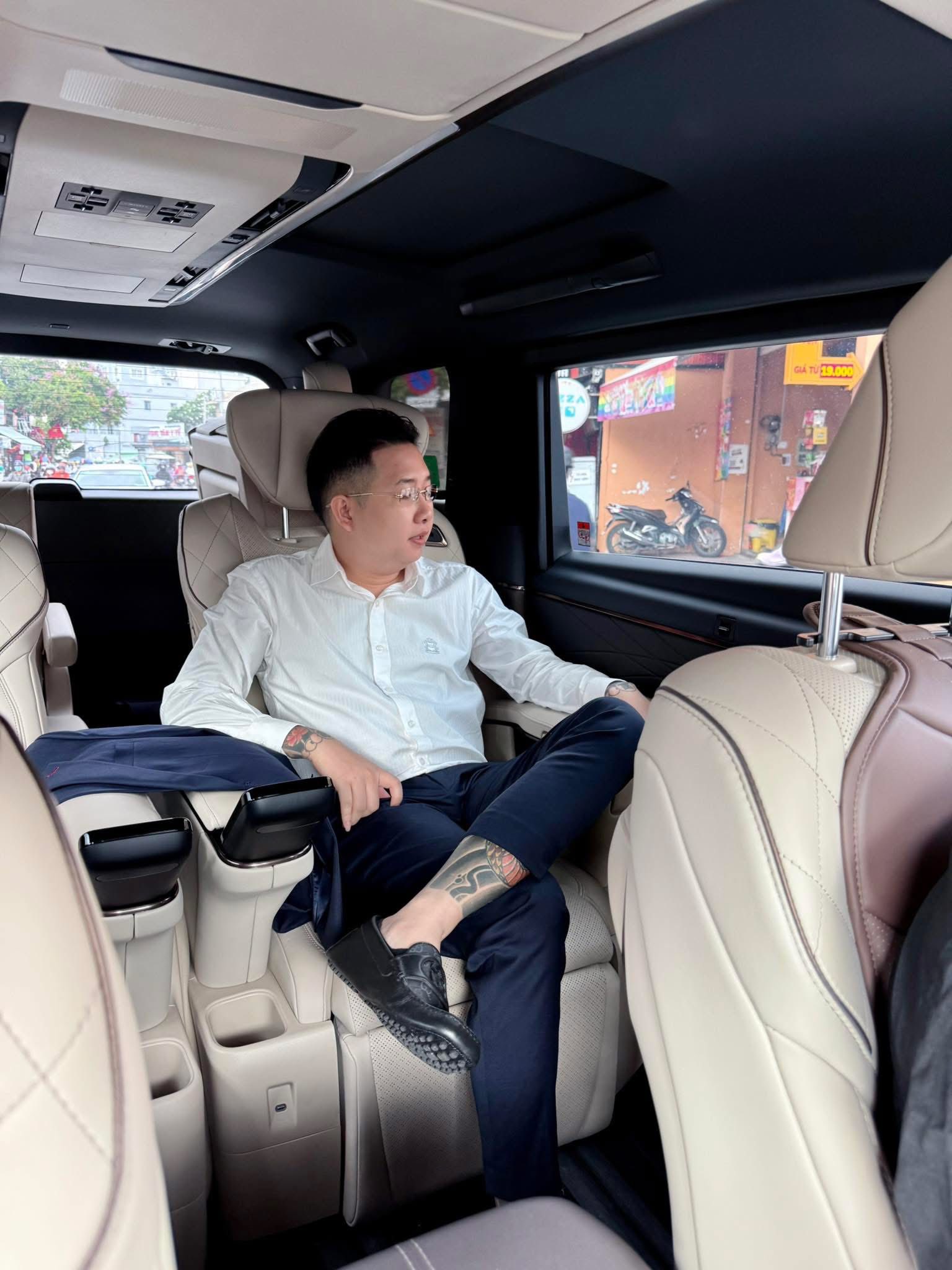 Thảo Gà từ bán quần áo trở thành CEO chuỗi cửa hàng kim cương chỉ sau 2 năm - Ảnh 8. Thảo Gà từ bán quần áo trở thành CEO chuỗi cửa hàng kim cương chỉ sau 2 năm - Ảnh 8.