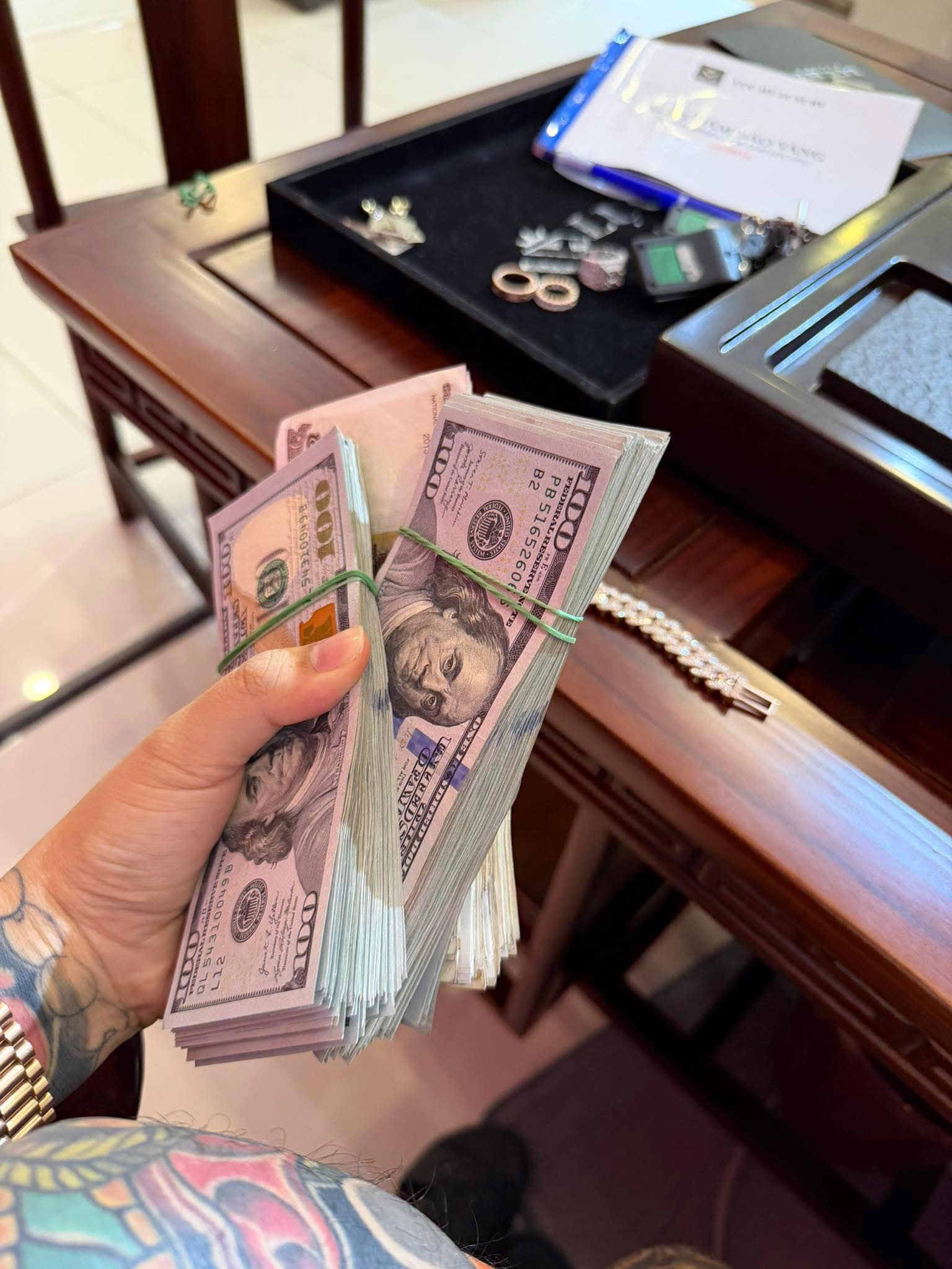 Thảo Gà từ bán quần áo trở thành CEO chuỗi cửa hàng kim cương chỉ sau 2 năm - Ảnh 5. Thảo Gà từ bán quần áo trở thành CEO chuỗi cửa hàng kim cương chỉ sau 2 năm - Ảnh 5.