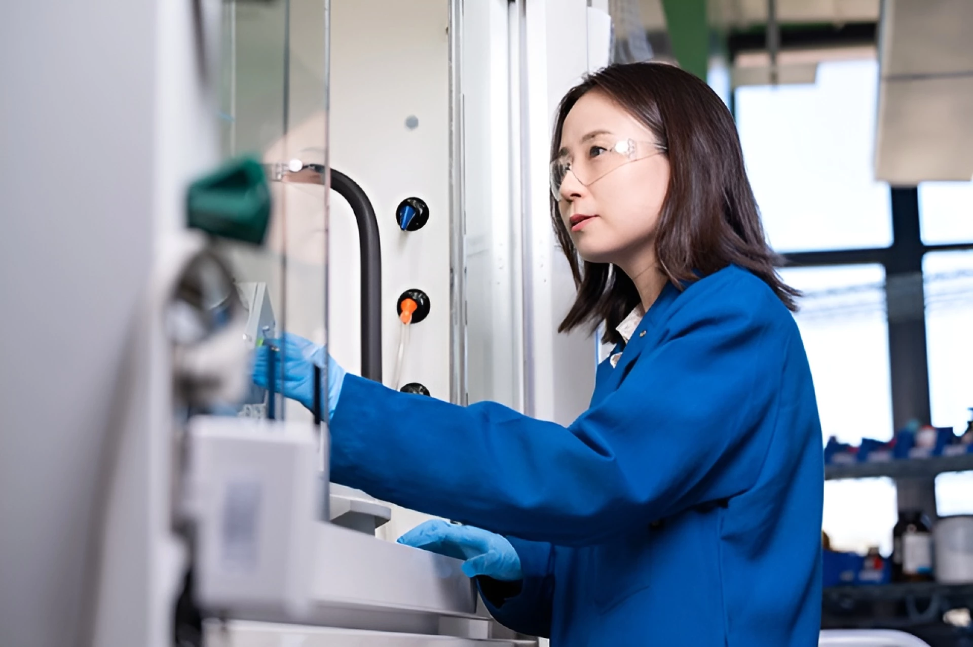 Mỹ phát minh chất lỏng thần kỳ, đóng chai ánh sáng mặt trời cả năm trời không thất thoát- Ảnh 2.