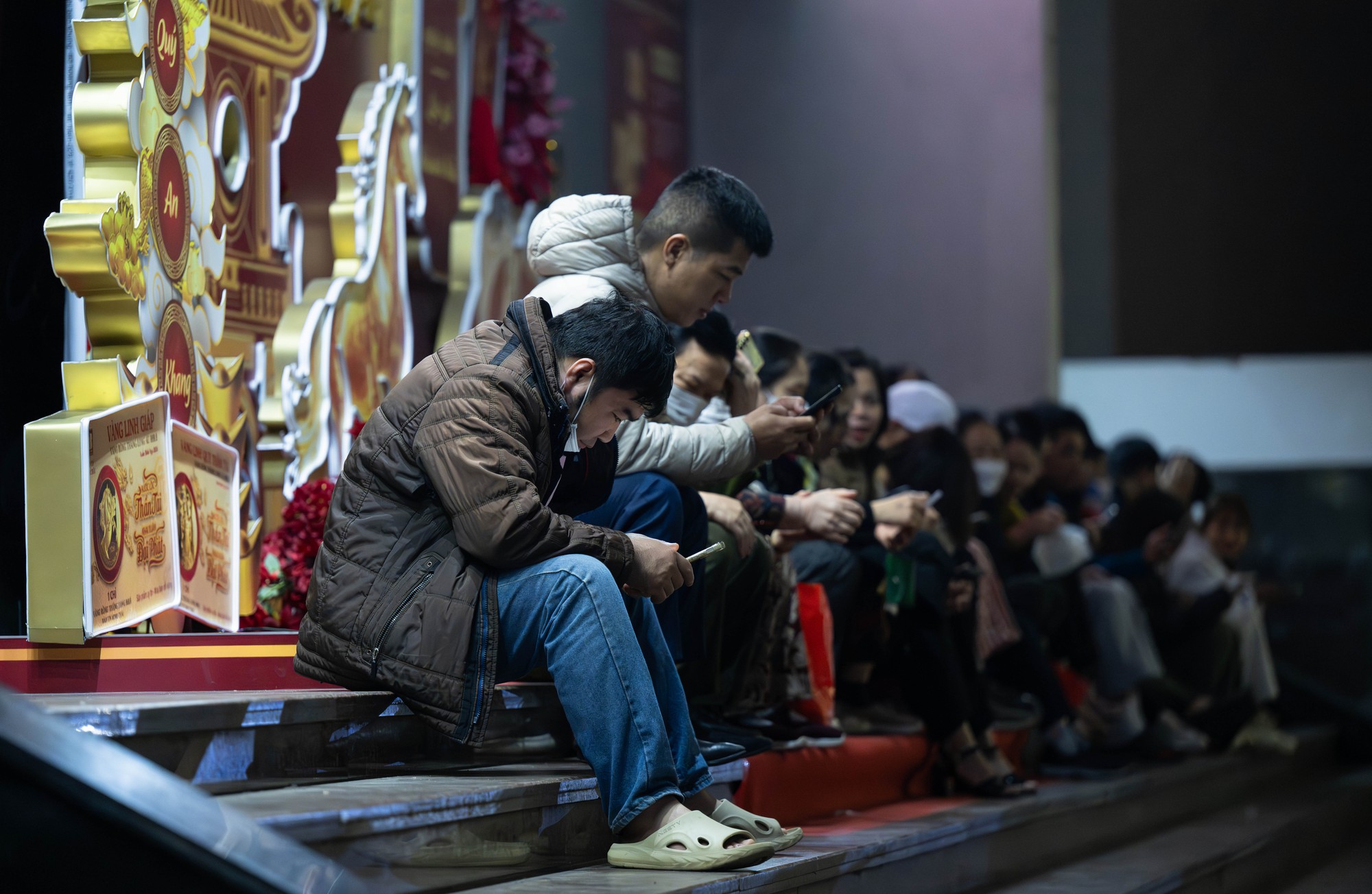 Cảnh tượng khó tin lúc 3h sáng ở Cầu Giấy trước ngày vía Thần Tài 2026