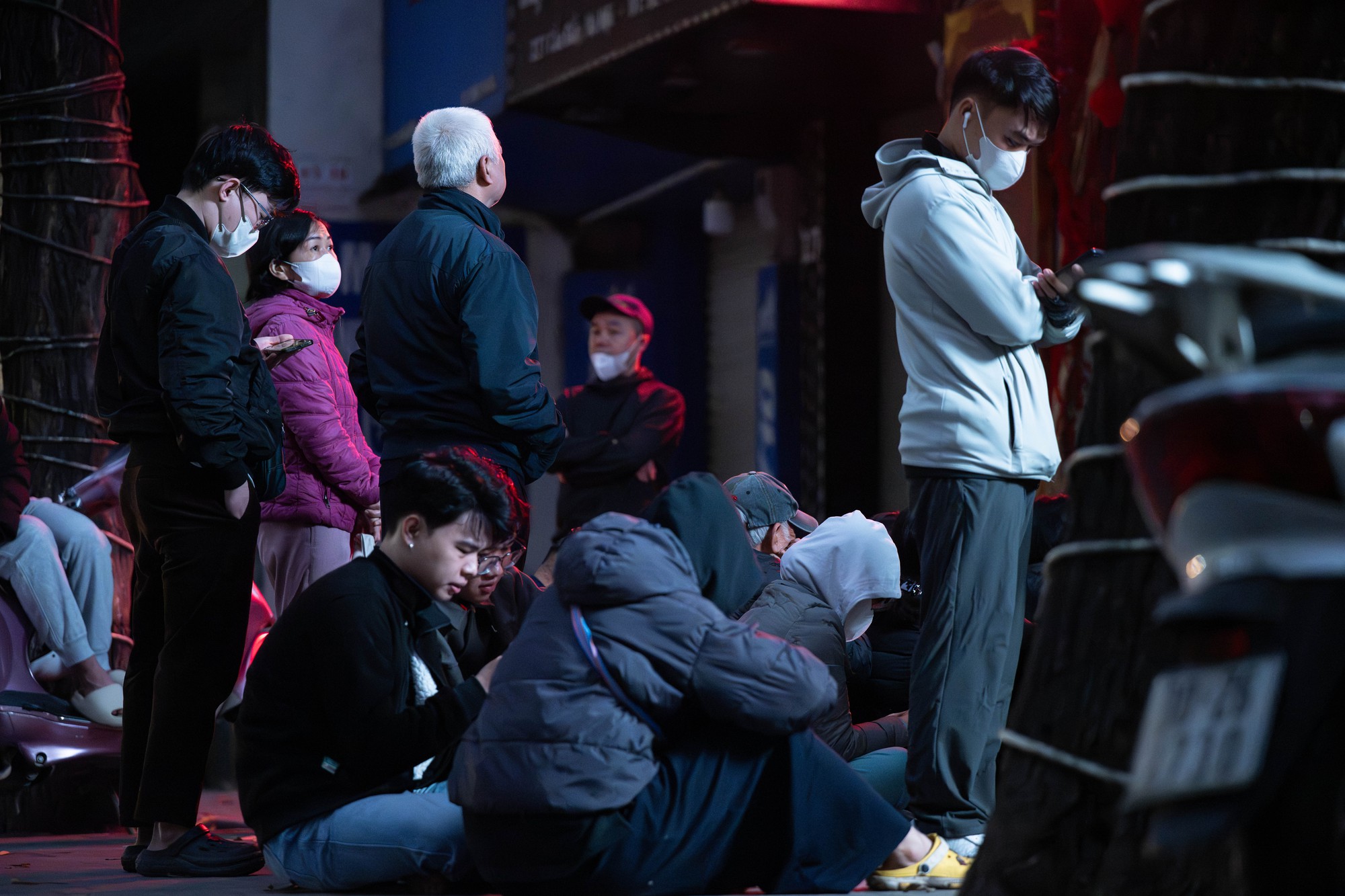 Cảnh tượng khó tin lúc 3h sáng ở Cầu Giấy trước ngày vía Thần Tài 2026