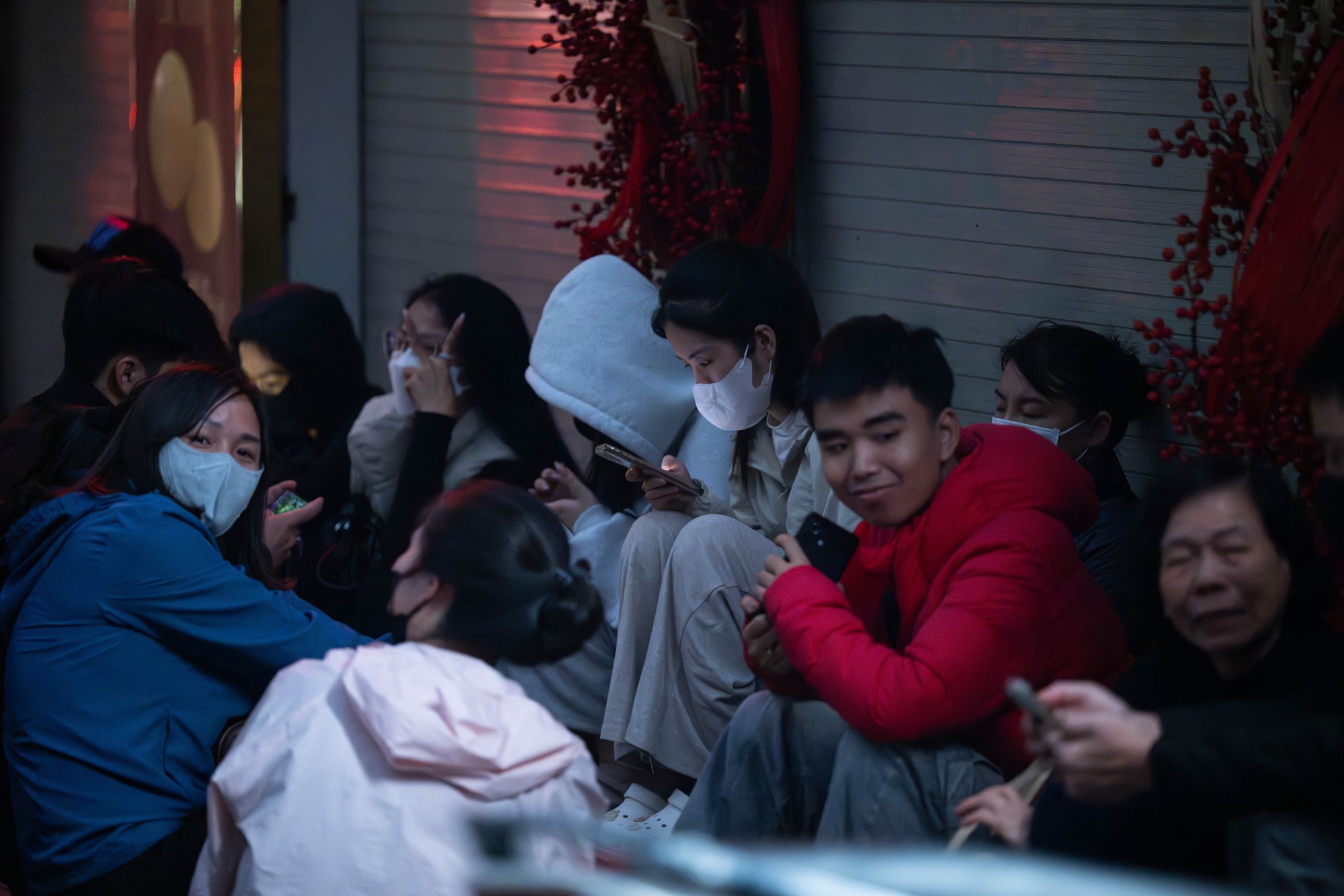 Cảnh tượng khó tin lúc 3h sáng ở Cầu Giấy trước ngày vía Thần Tài 2026