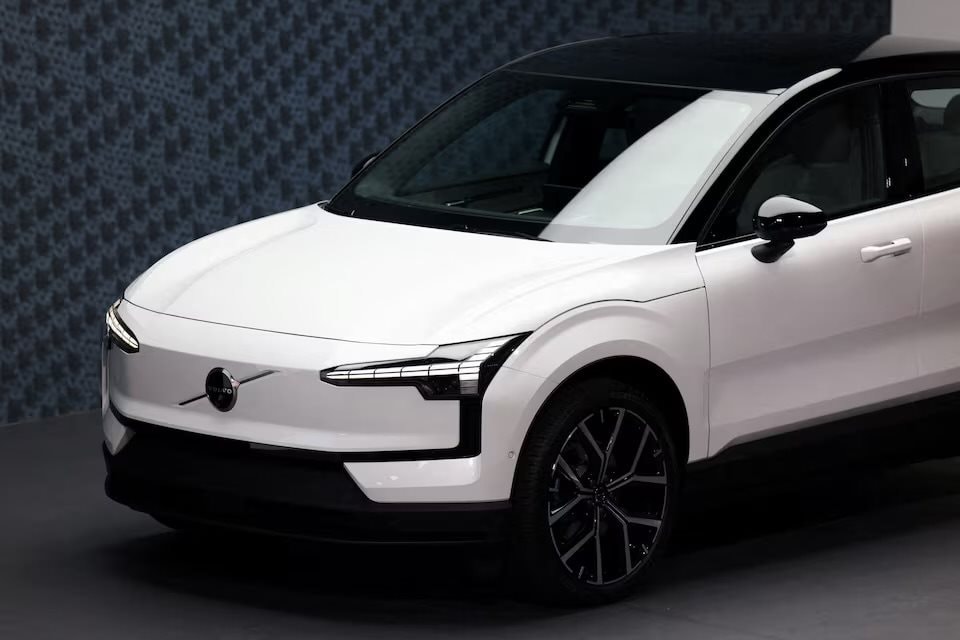 Volvo thu hồi xe điện EX30 vì nguy cơ cháy pin gây lo ngại cho người tiêu dùng - Ảnh 1. Volvo thu hồi xe điện EX30 vì nguy cơ cháy pin gây lo ngại cho người tiêu dùng - Ảnh 1.