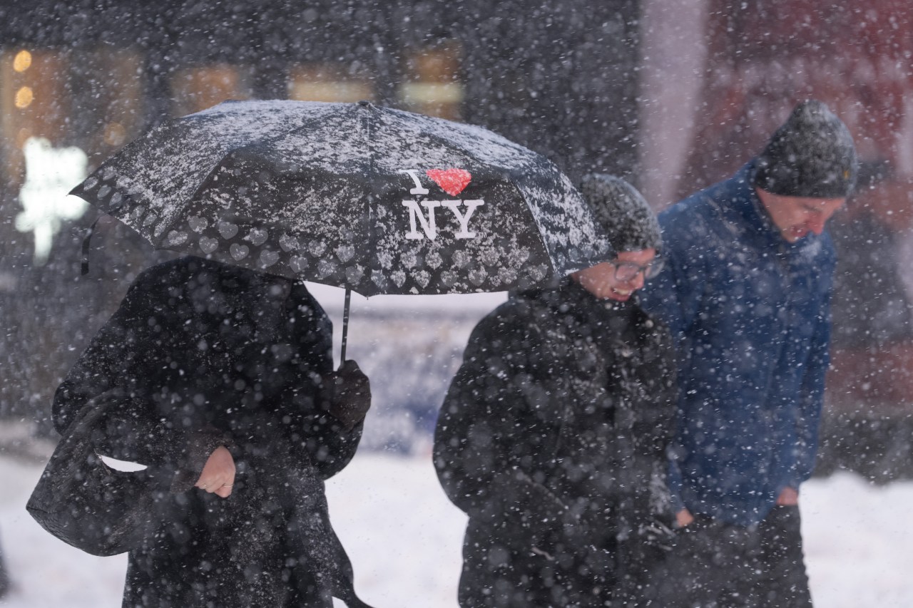 Vừa tỉnh dậy, New York đã hóa xứ tuyết, nhưng phía sau khung cảnh cổ tích này là gì? - Ảnh 15.