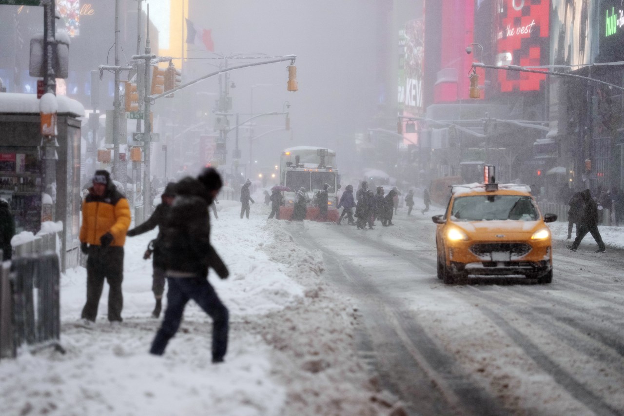 Vừa tỉnh dậy, New York đã hóa xứ tuyết, nhưng phía sau khung cảnh cổ tích này là gì? - Ảnh 10.