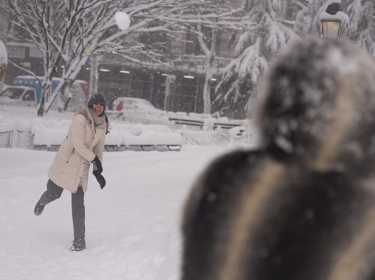 Vừa tỉnh dậy, New York đã hóa xứ tuyết, nhưng phía sau khung cảnh cổ tích này là gì? - Ảnh 11.