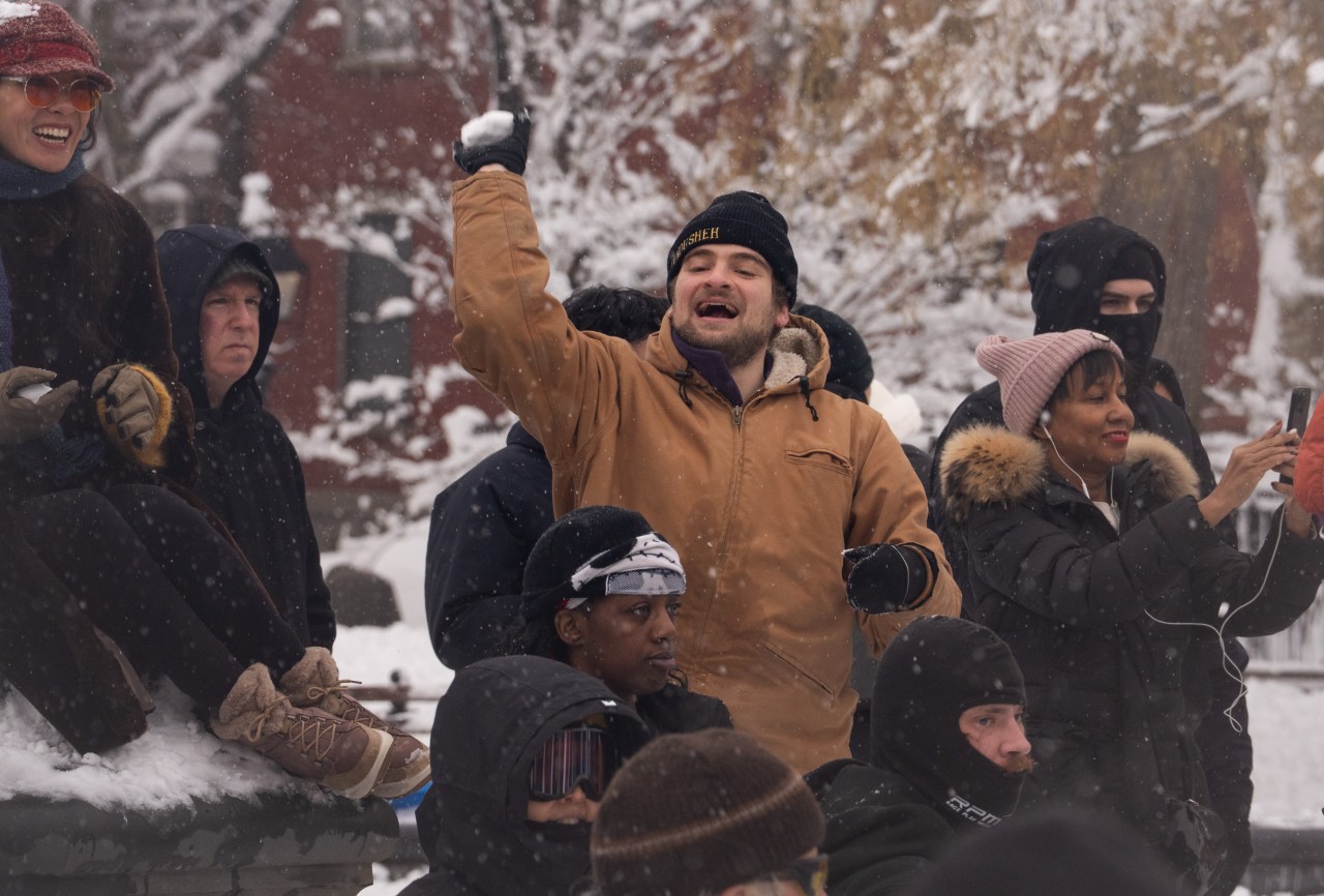 Vừa tỉnh dậy, New York đã hóa xứ tuyết, nhưng phía sau khung cảnh cổ tích này là gì? - Ảnh 17.